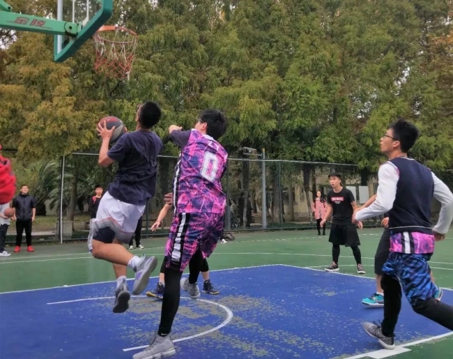 3 3